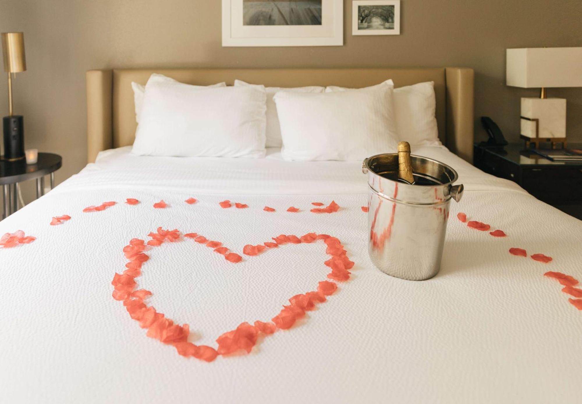 The Bluff Hotel Savannah, Tapestry Collection By Hilton Exteriör bild