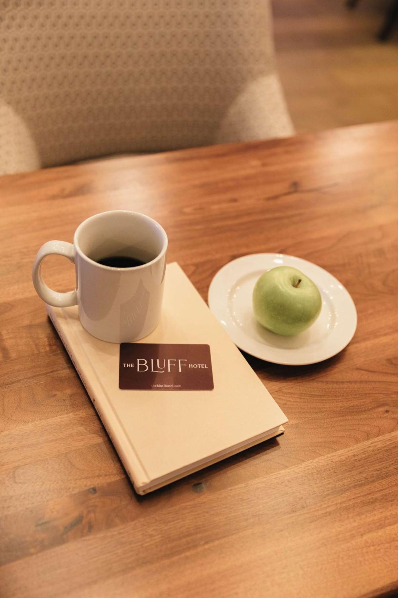 The Bluff Hotel Savannah, Tapestry Collection By Hilton Exteriör bild